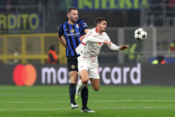 奠定坚实基 奠定坚实基